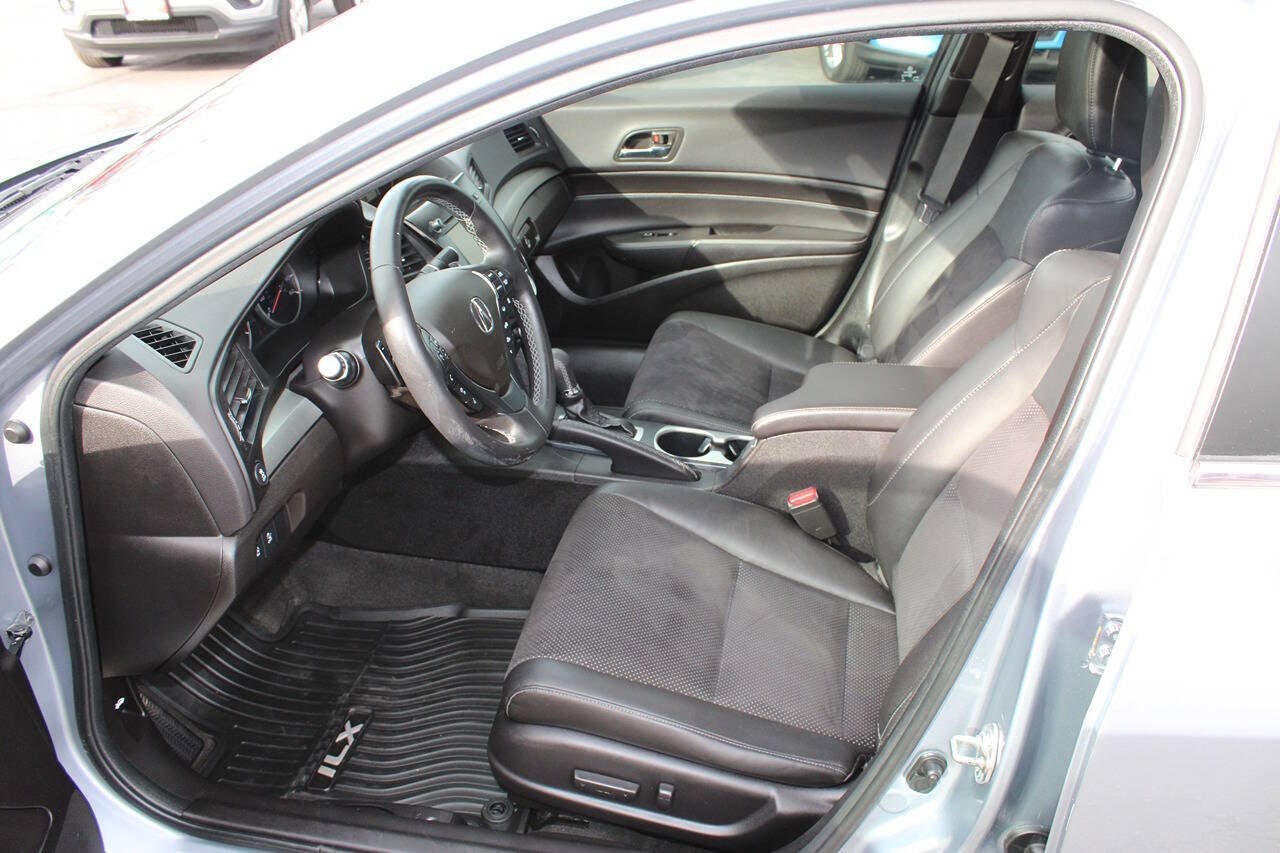 2016 Acura ILX w/Premium w/A SPEC 4dr Sedan and A Package