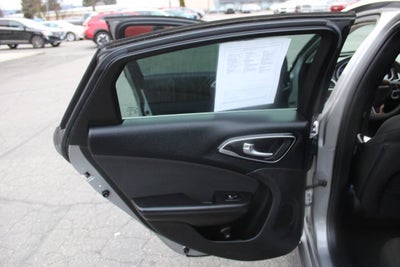 2016 Chrysler 200 Limited 4dr Sedan