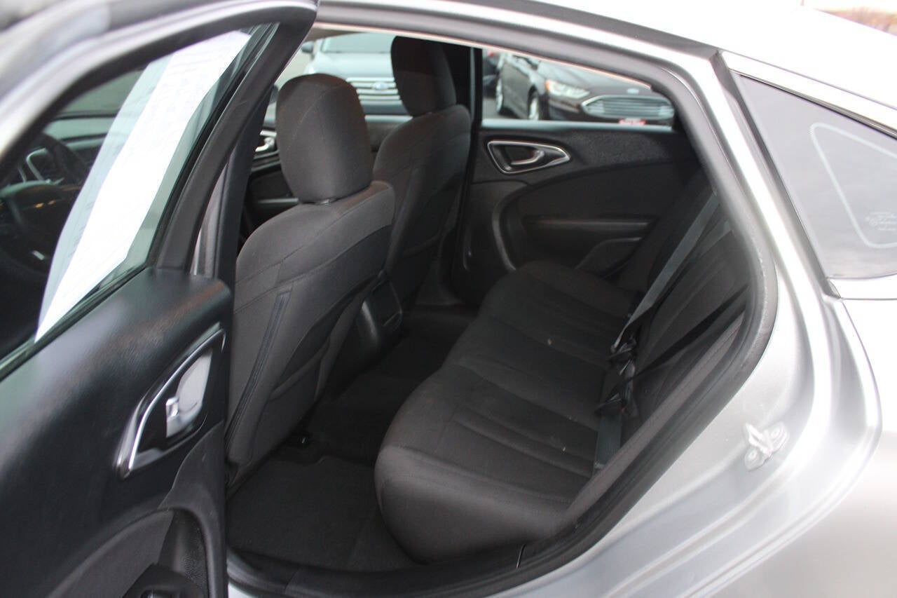 2016 Chrysler 200 Limited 4dr Sedan