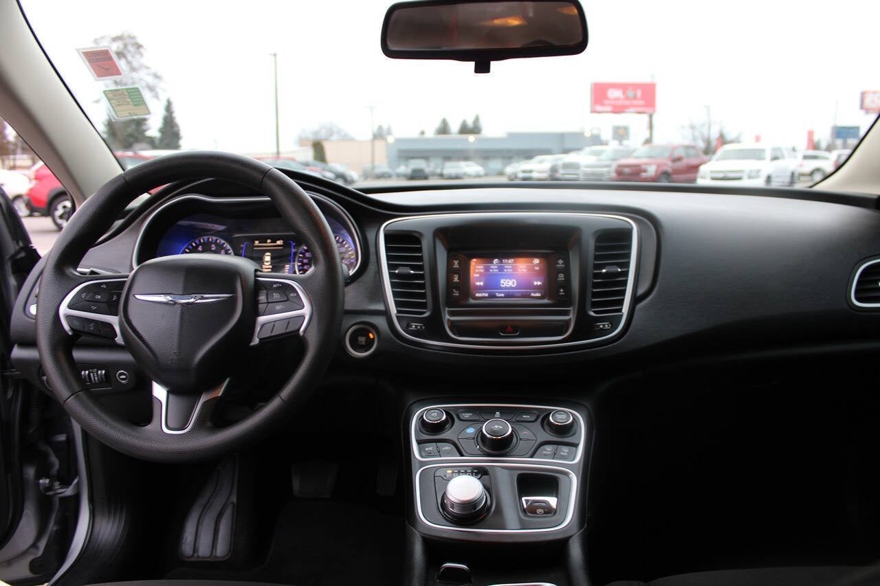 2016 Chrysler 200 Limited 4dr Sedan
