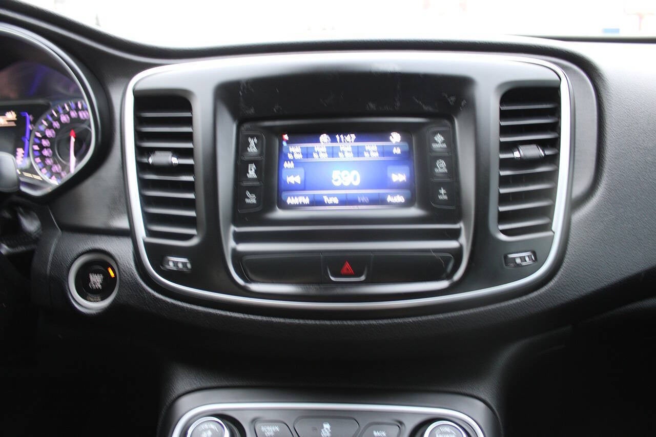 2016 Chrysler 200 Limited 4dr Sedan