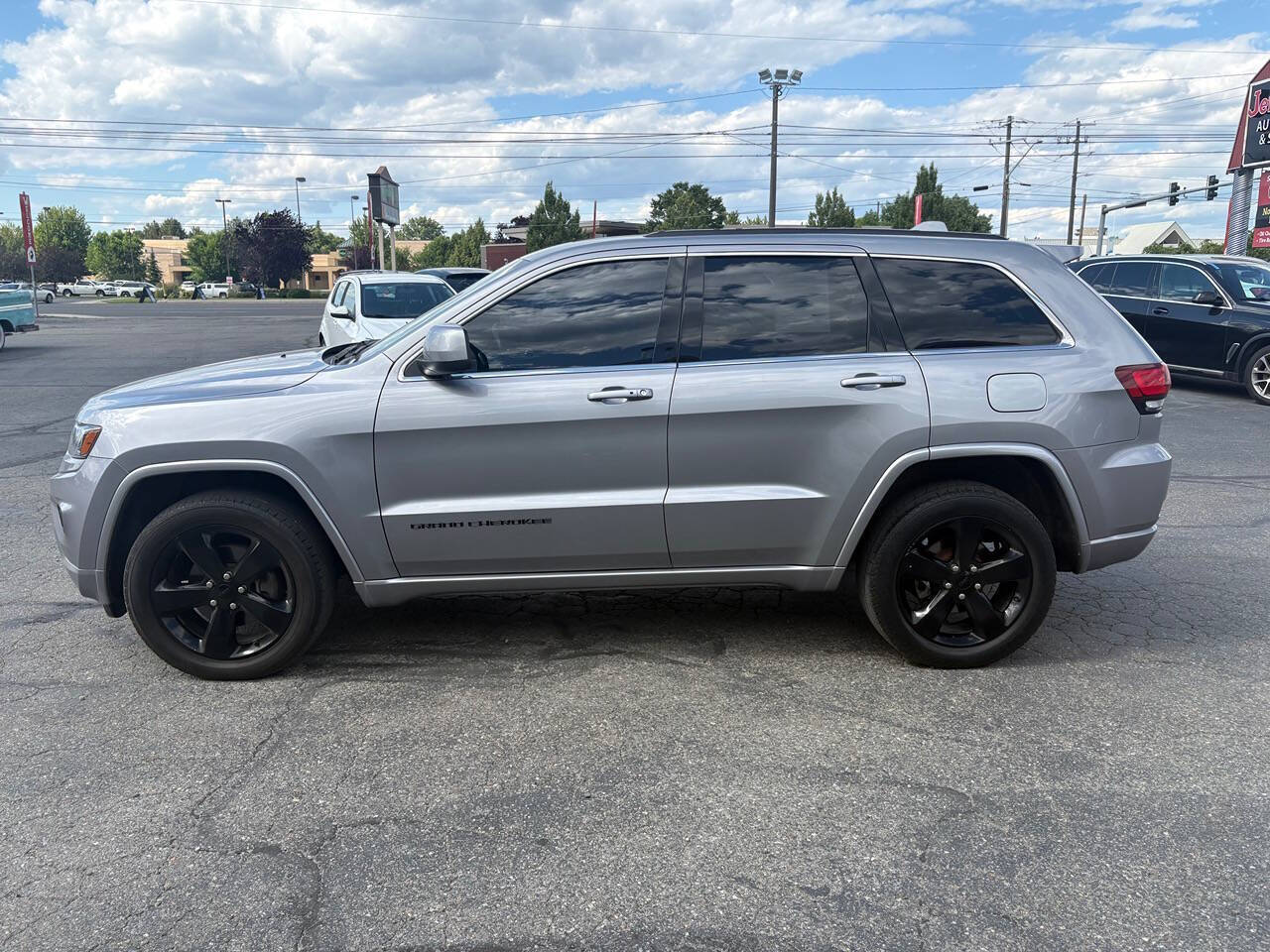 2015 Jeep Grand Cherokee Laredo 4x4 4dr SUV