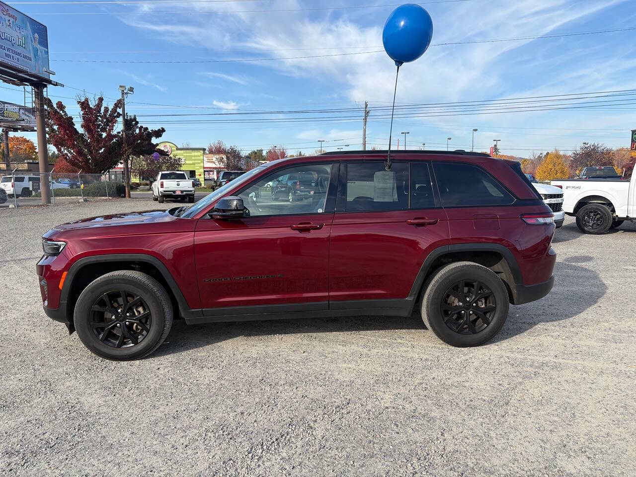 2024 Jeep Grand Cherokee Laredo 4x4 4dr SUV
