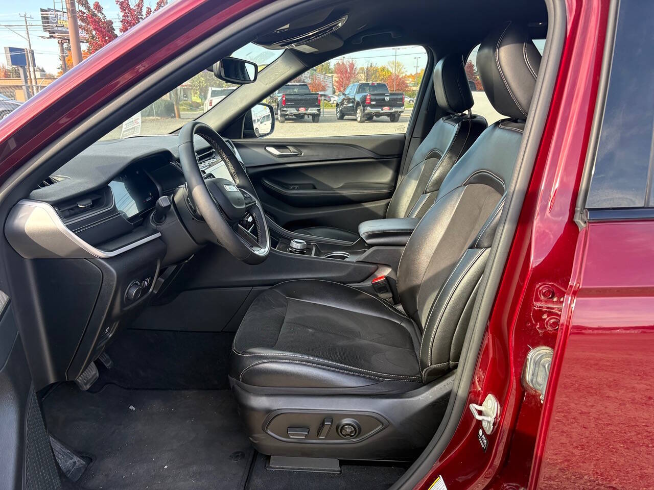 2024 Jeep Grand Cherokee Laredo 4x4 4dr SUV