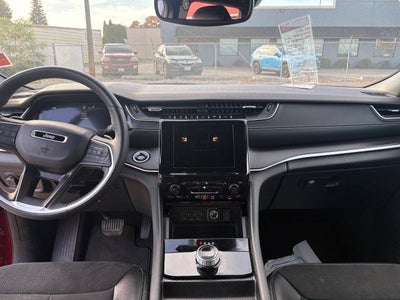 2024 Jeep Grand Cherokee Laredo 4x4 4dr SUV