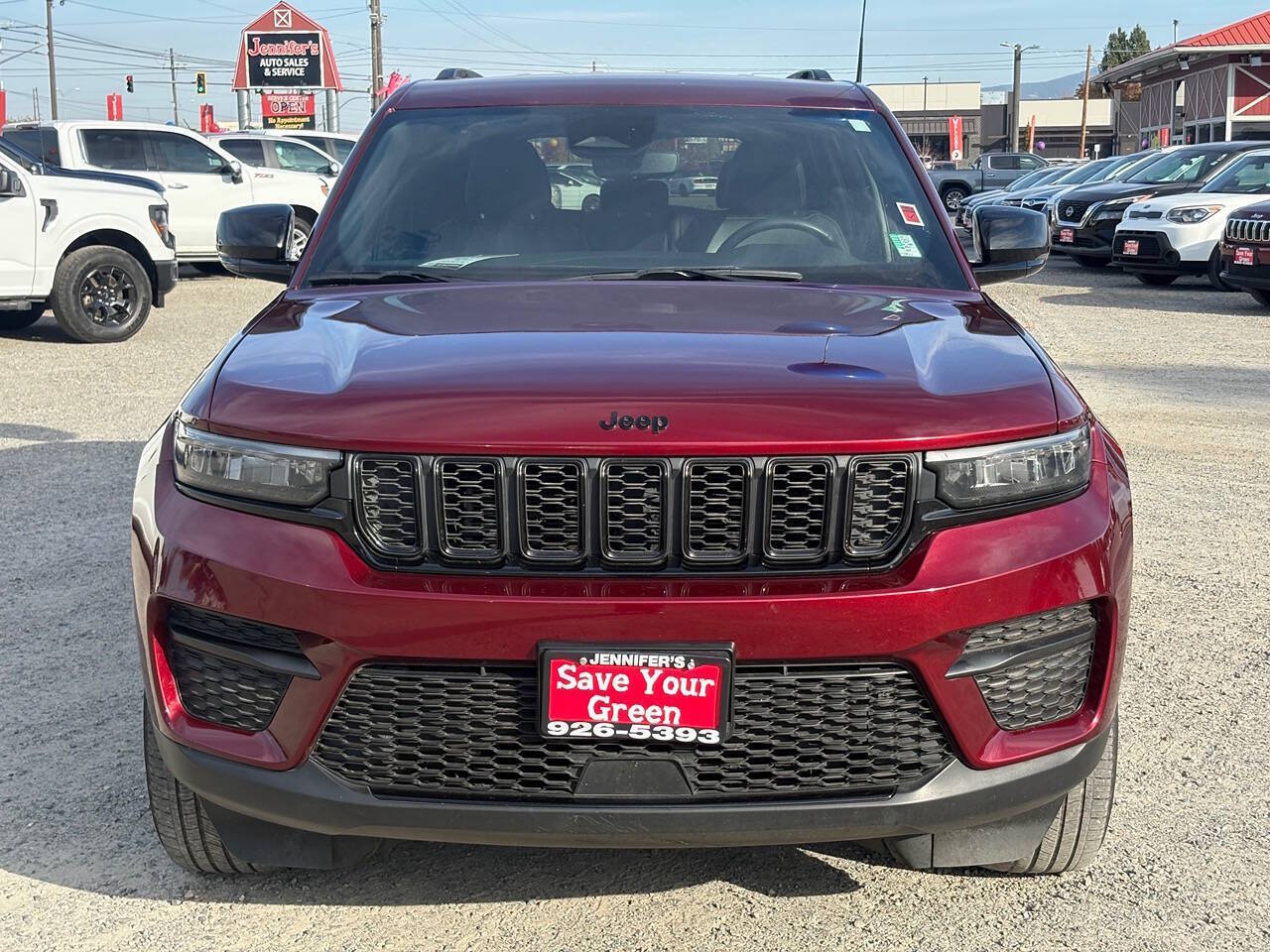 2024 Jeep Grand Cherokee Laredo 4x4 4dr SUV
