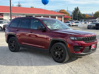2024 Jeep Grand Cherokee Laredo 4x4 4dr SUV