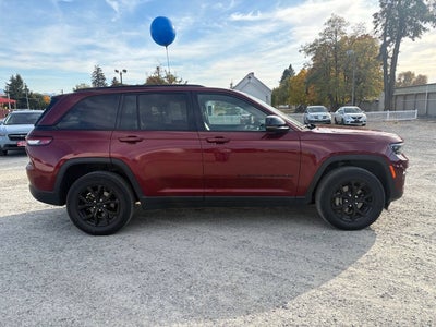 2024 Jeep Grand Cherokee Laredo 4x4 4dr SUV