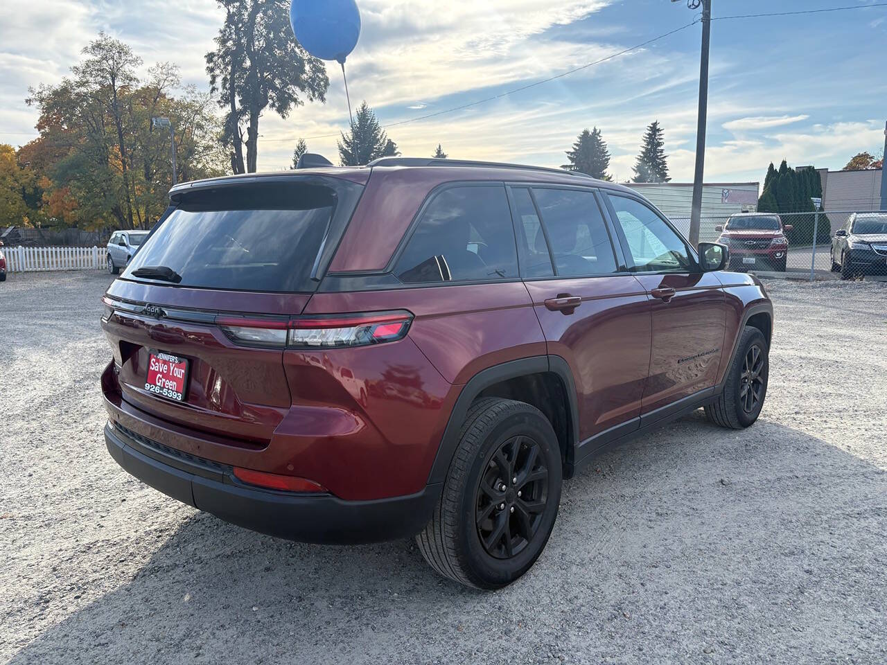 2024 Jeep Grand Cherokee Laredo 4x4 4dr SUV