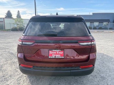 2024 Jeep Grand Cherokee Laredo 4x4 4dr SUV