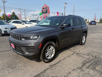 2023 Jeep Grand Cherokee Laredo 4x4 4dr SUV