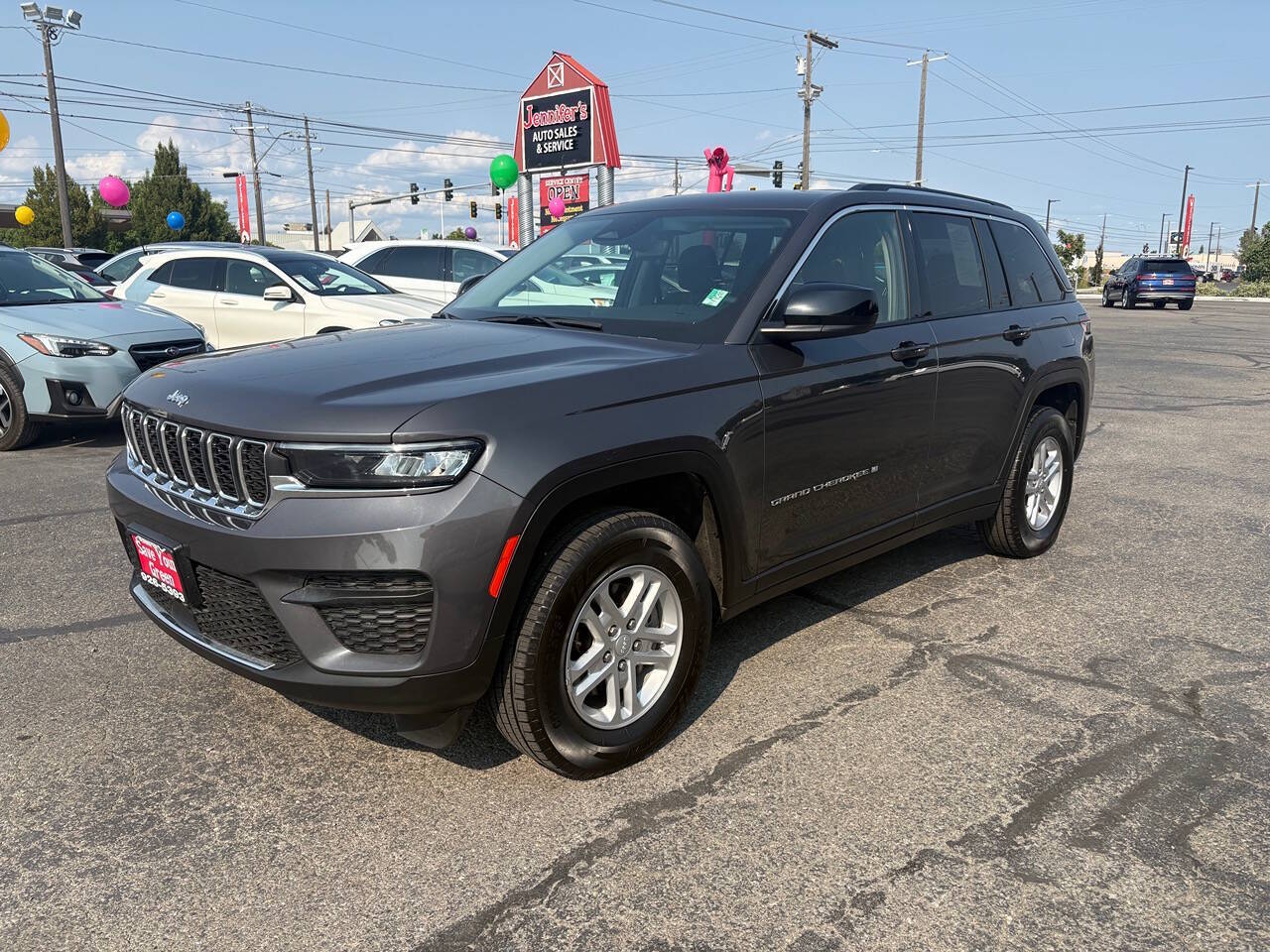 2023 Jeep Grand Cherokee Laredo 4x4 4dr SUV