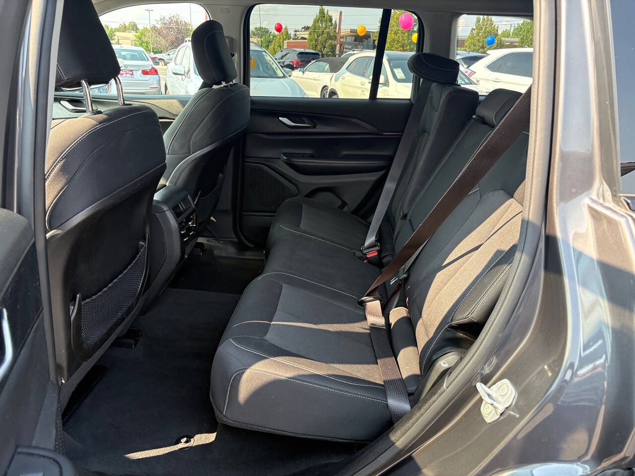 2023 Jeep Grand Cherokee Laredo 4x4 4dr SUV