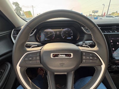 2023 Jeep Grand Cherokee Laredo 4x4 4dr SUV