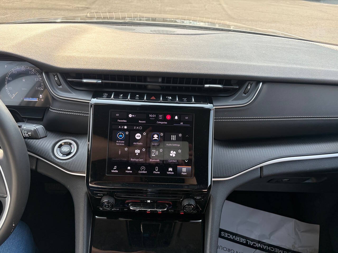 2023 Jeep Grand Cherokee Laredo 4x4 4dr SUV