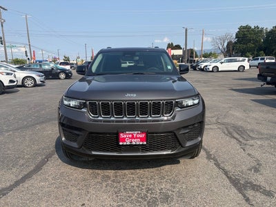 2023 Jeep Grand Cherokee Laredo 4x4 4dr SUV