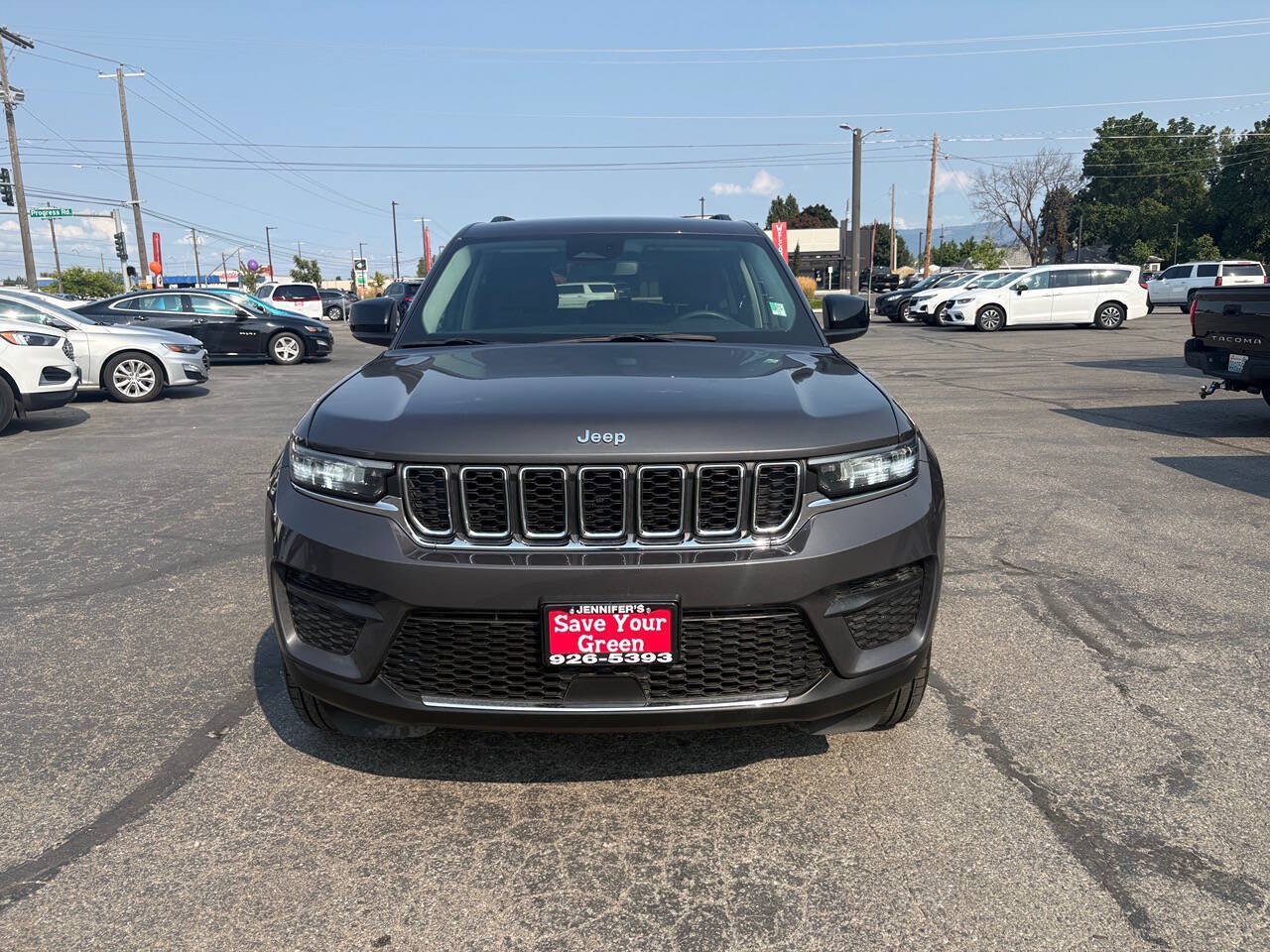 2023 Jeep Grand Cherokee Laredo 4x4 4dr SUV