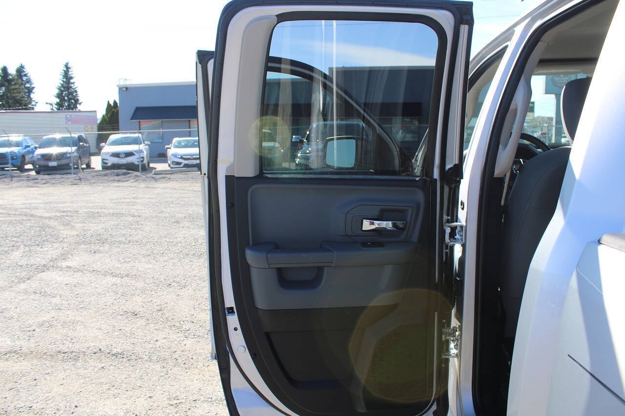 2014 RAM 1500 SLT 4x4 4dr Quad Cab 6.3 ft. SB Pickup