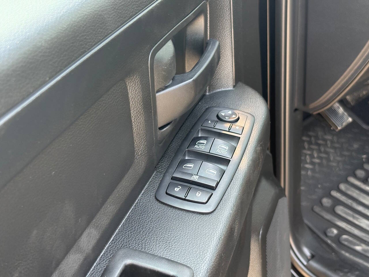 2019 RAM 1500 Classic Tradesman 4x4 4dr Crew Cab 5.5 ft. SB Pickup