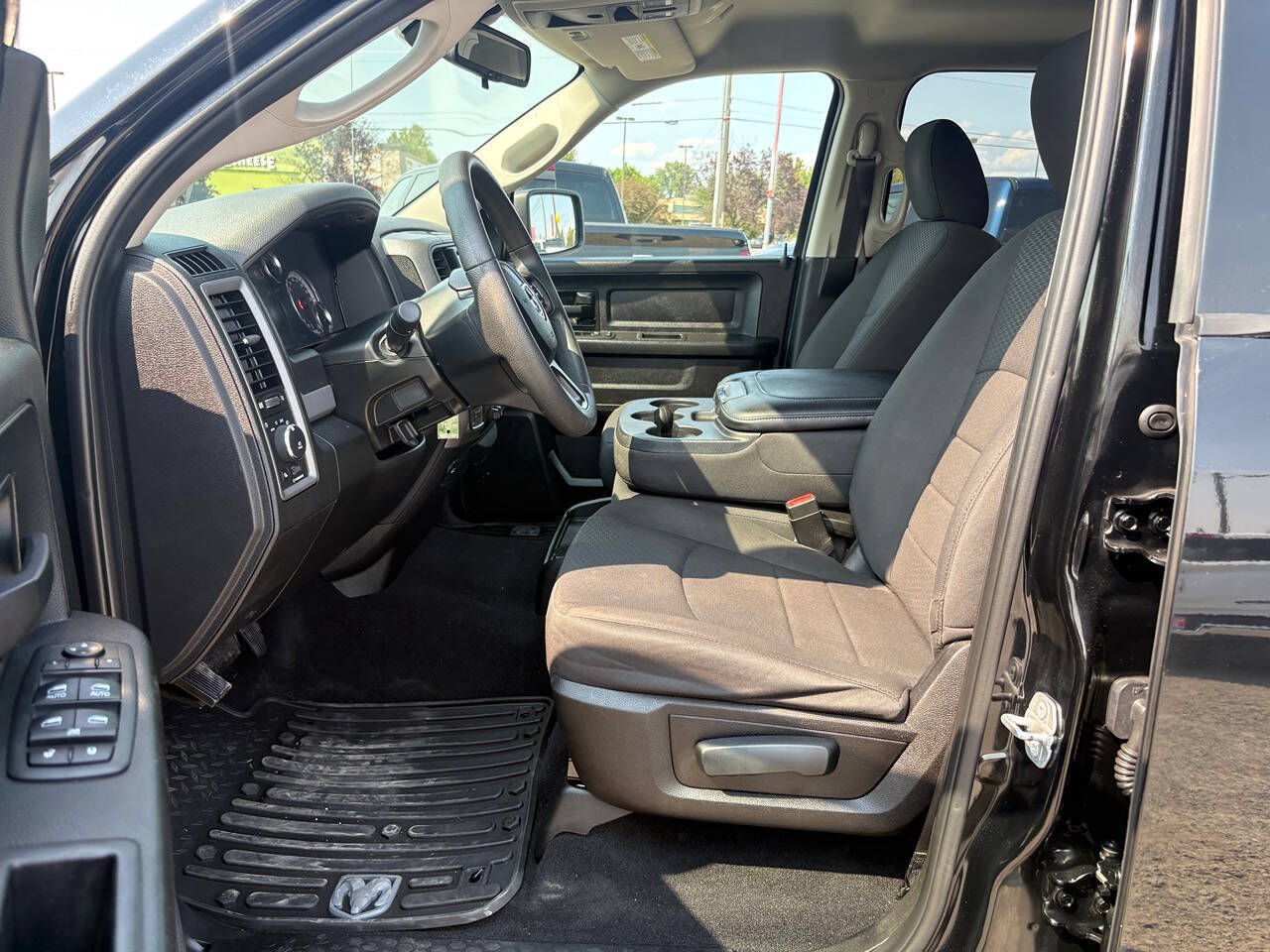 2019 RAM 1500 Classic Tradesman 4x4 4dr Crew Cab 5.5 ft. SB Pickup
