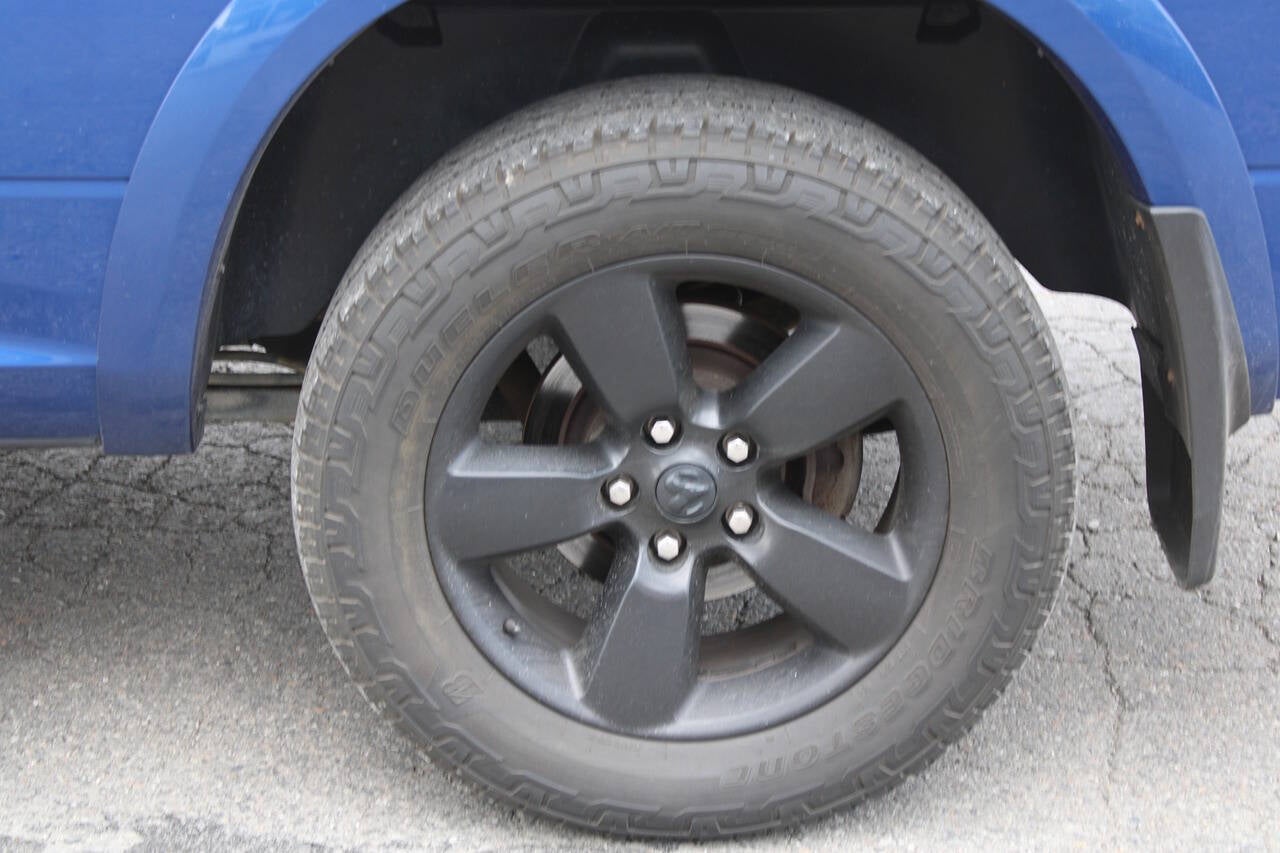 2017 RAM 1500 SLT 4x4 4dr Crew Cab 5.5 ft. SB Pickup