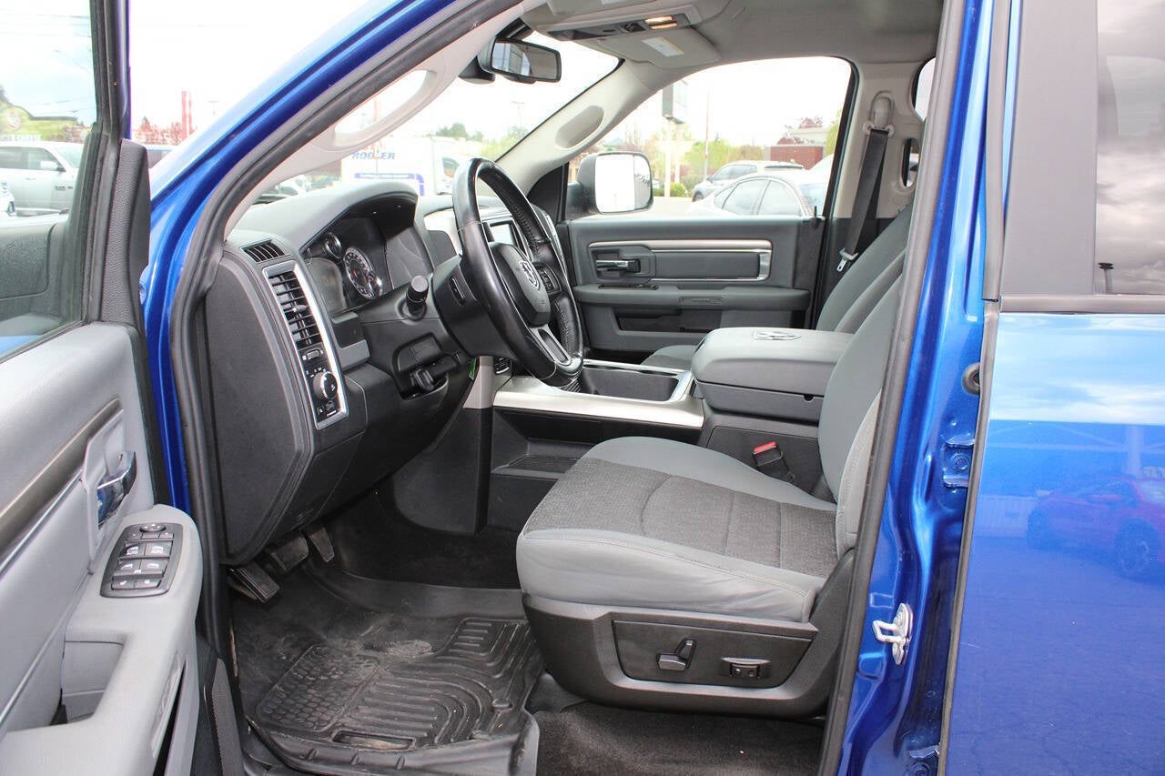 2017 RAM 1500 SLT 4x4 4dr Crew Cab 5.5 ft. SB Pickup