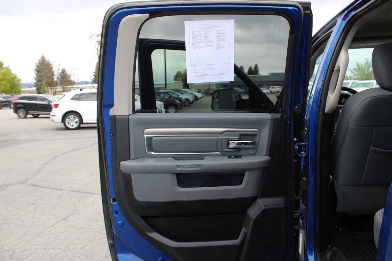 2017 RAM 1500 SLT 4x4 4dr Crew Cab 5.5 ft. SB Pickup