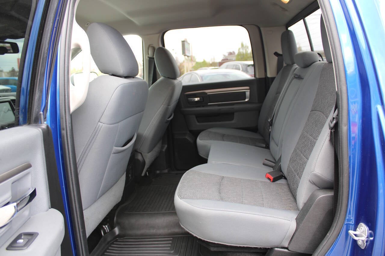 2017 RAM 1500 SLT 4x4 4dr Crew Cab 5.5 ft. SB Pickup