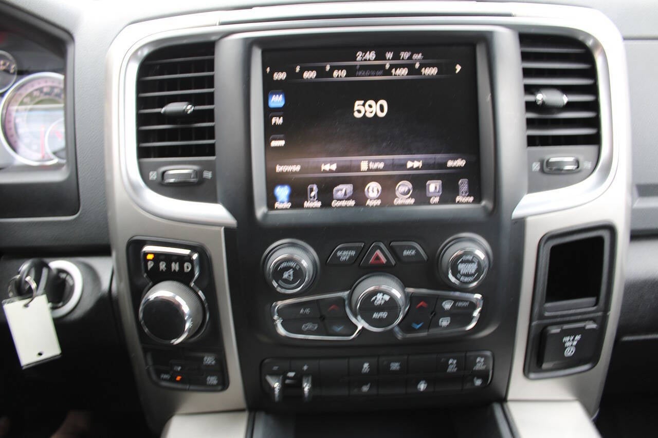 2017 RAM 1500 SLT 4x4 4dr Crew Cab 5.5 ft. SB Pickup