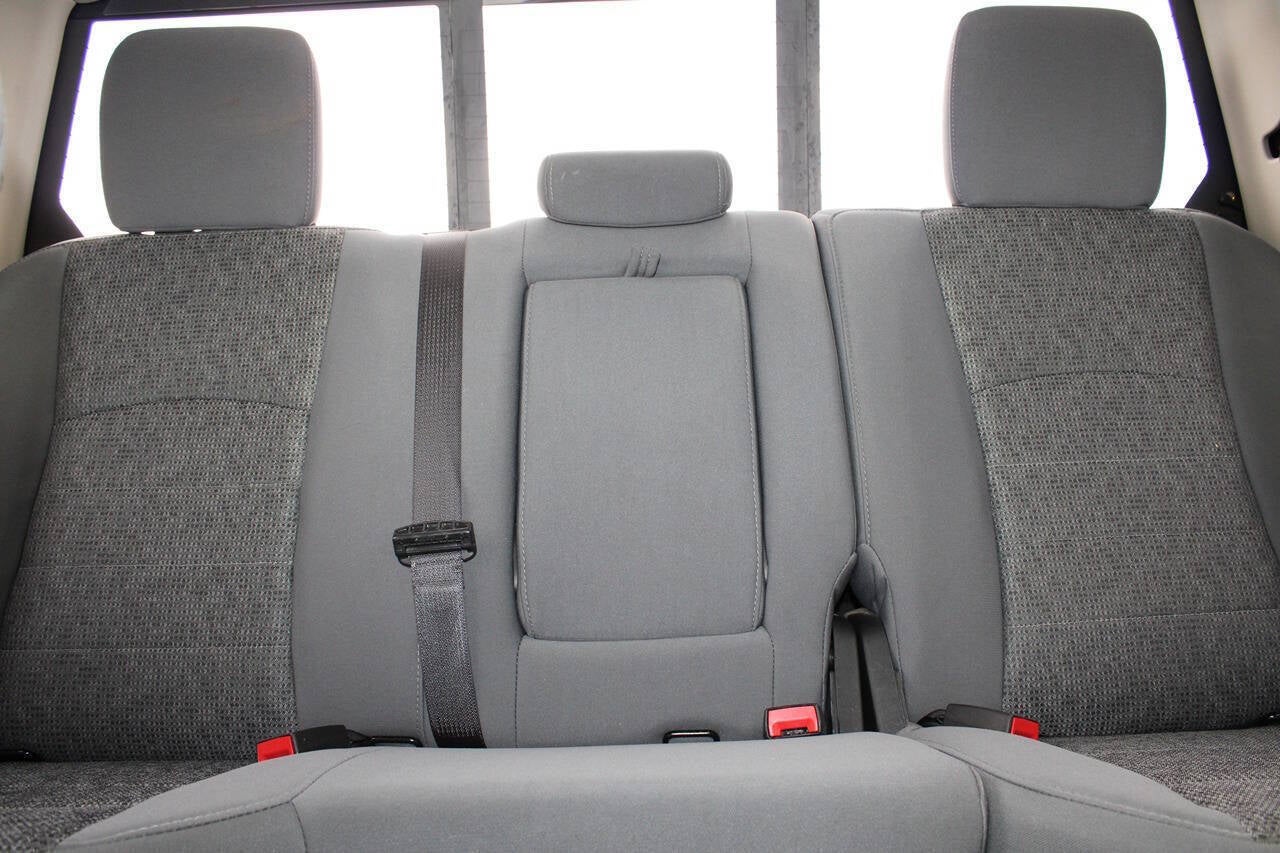 2017 RAM 1500 SLT 4x4 4dr Crew Cab 5.5 ft. SB Pickup