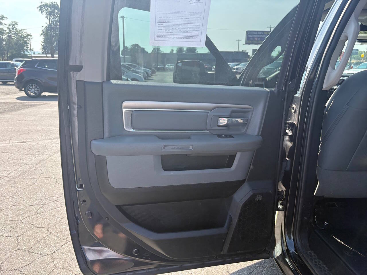 2017 RAM 1500 SLT 4x4 4dr Crew Cab 5.5 ft. SB Pickup