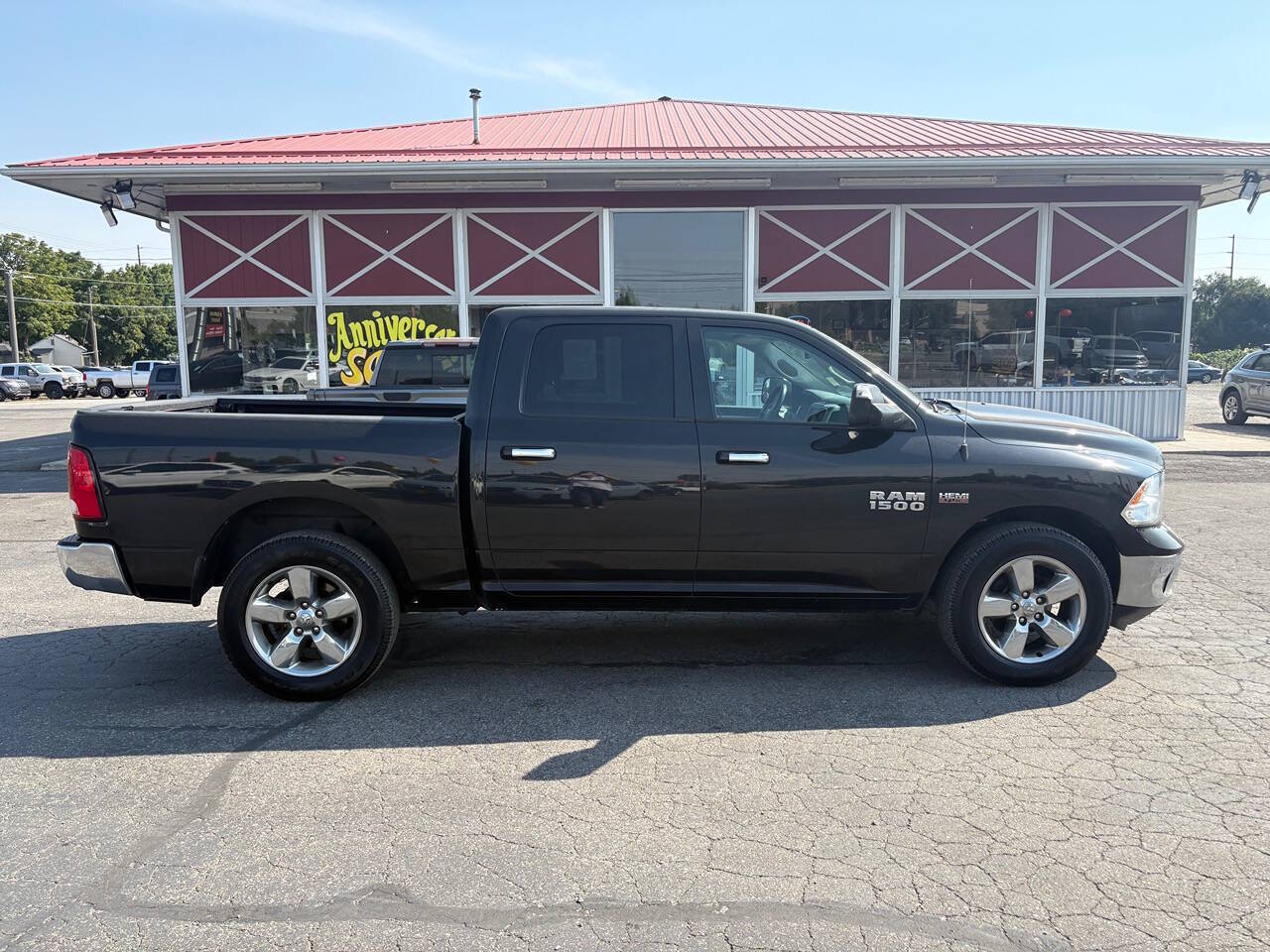 2017 RAM 1500 SLT 4x4 4dr Crew Cab 5.5 ft. SB Pickup
