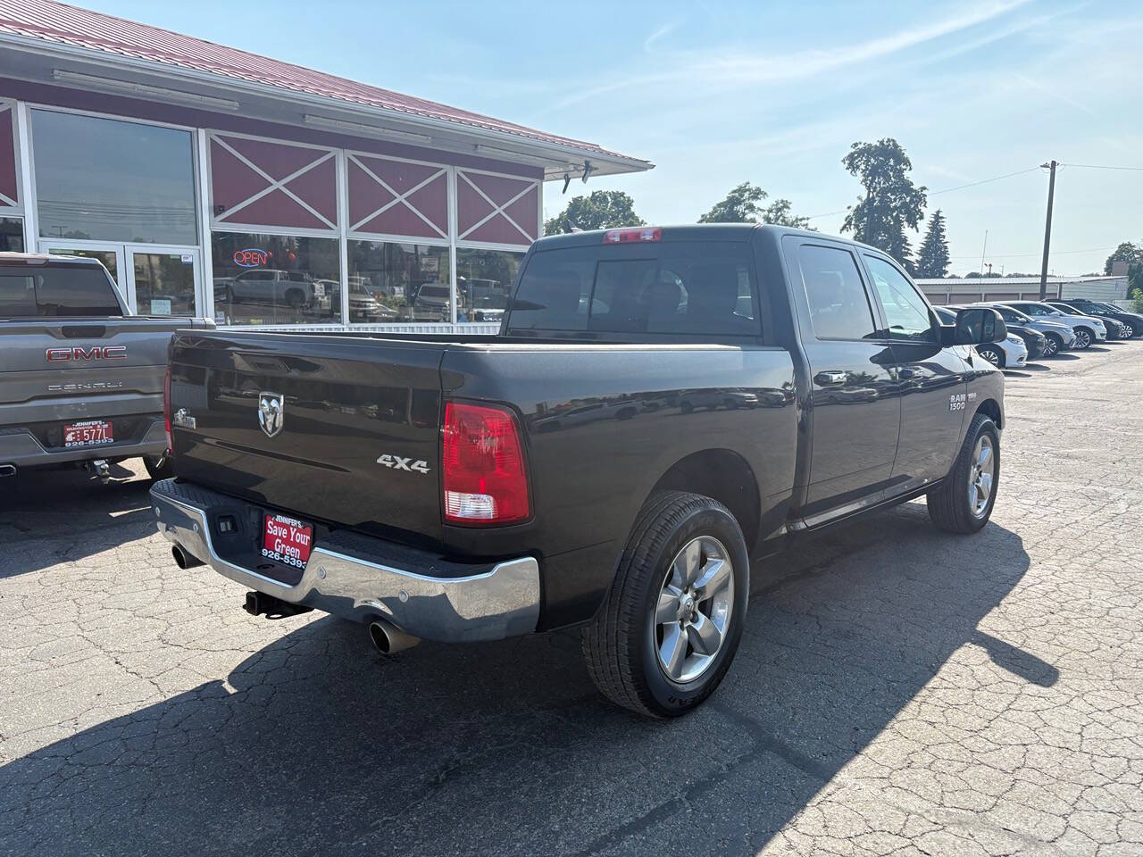 2017 RAM 1500 SLT 4x4 4dr Crew Cab 5.5 ft. SB Pickup