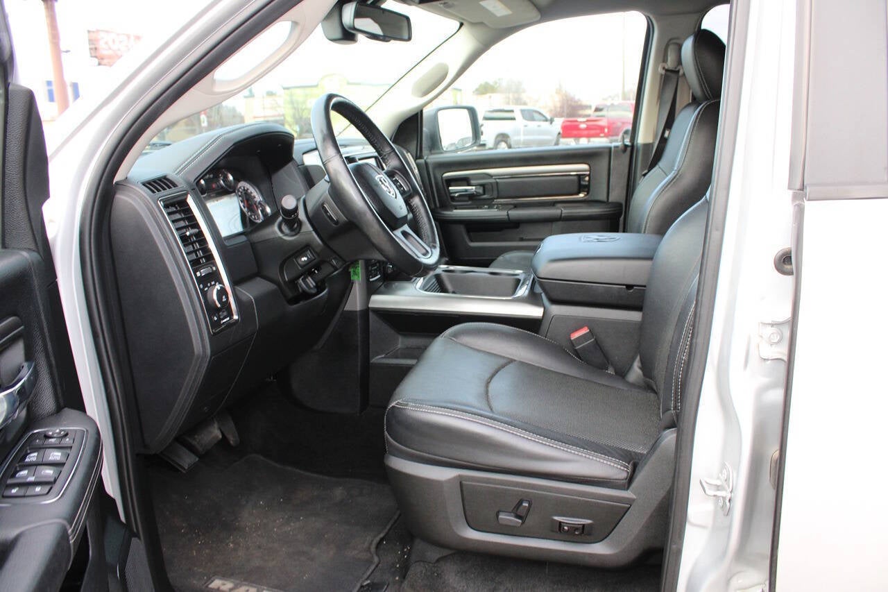 2017 RAM 1500 Night 4x4 4dr Crew Cab 6.3 ft. SB Pickup