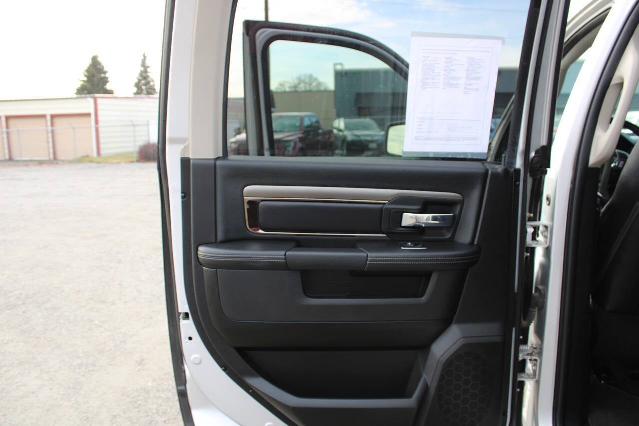 2017 RAM 1500 Night 4x4 4dr Crew Cab 6.3 ft. SB Pickup