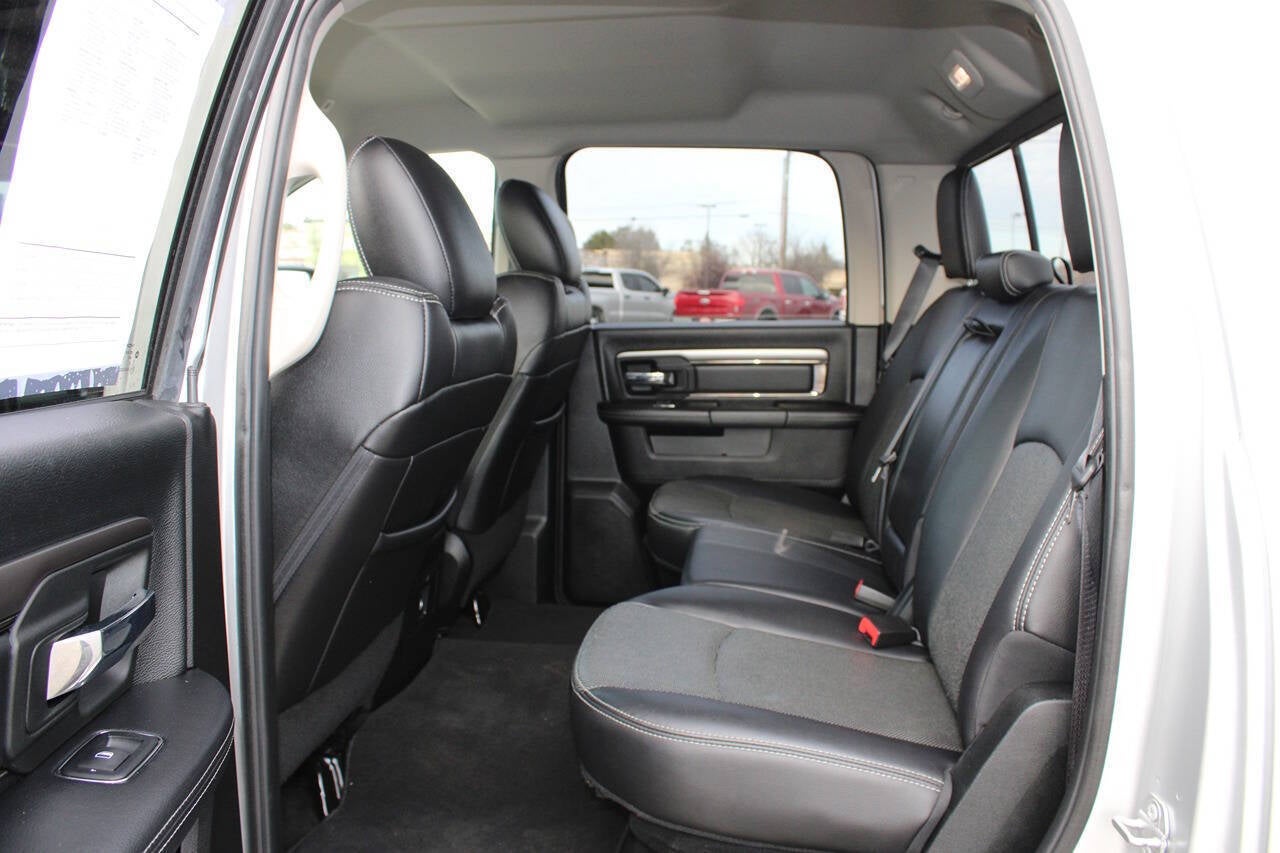 2017 RAM 1500 Night 4x4 4dr Crew Cab 6.3 ft. SB Pickup