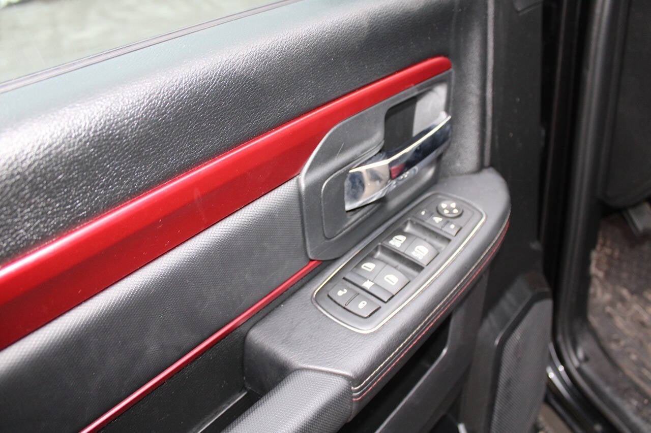 2015 RAM 1500 Rebel 4x4 4dr Crew Cab 5.5 ft. SB Pickup
