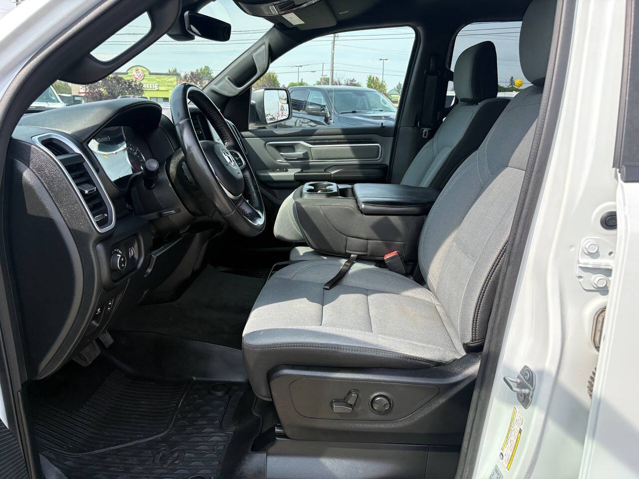 2022 RAM 1500 Big Horn 4x4 4dr Crew Cab 5.6 ft. SB Pickup