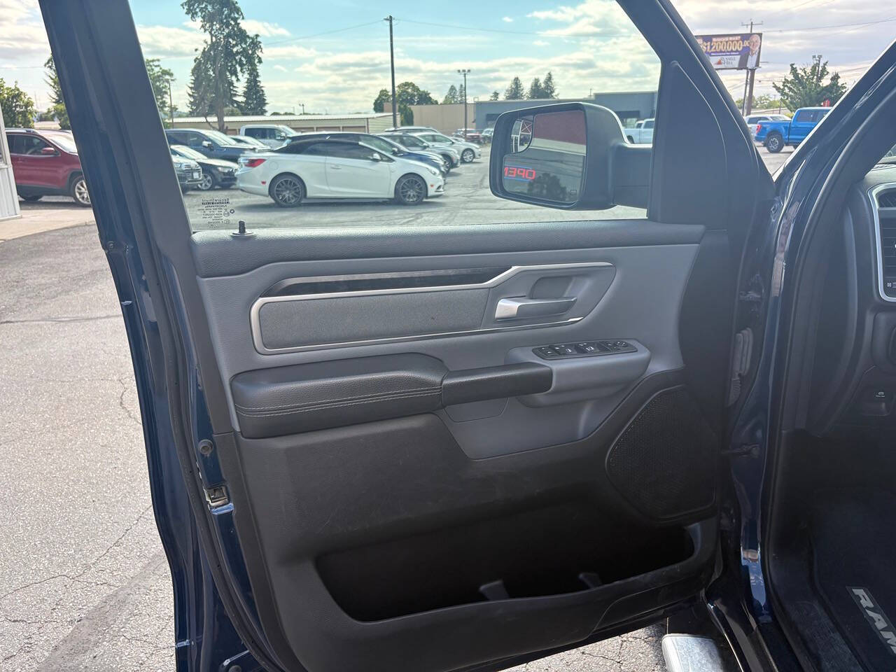 2022 RAM 1500 Lone Star 4x4 4dr Crew Cab 5.6 ft. SB Pickup
