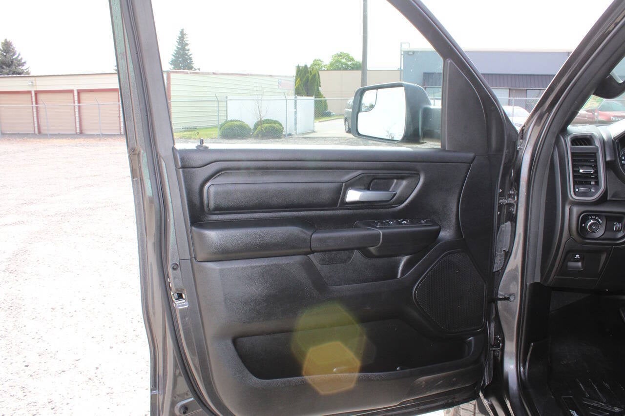 2022 RAM 1500 Tradesman 4x4 4dr Crew Cab 5.6 ft. SB Pickup