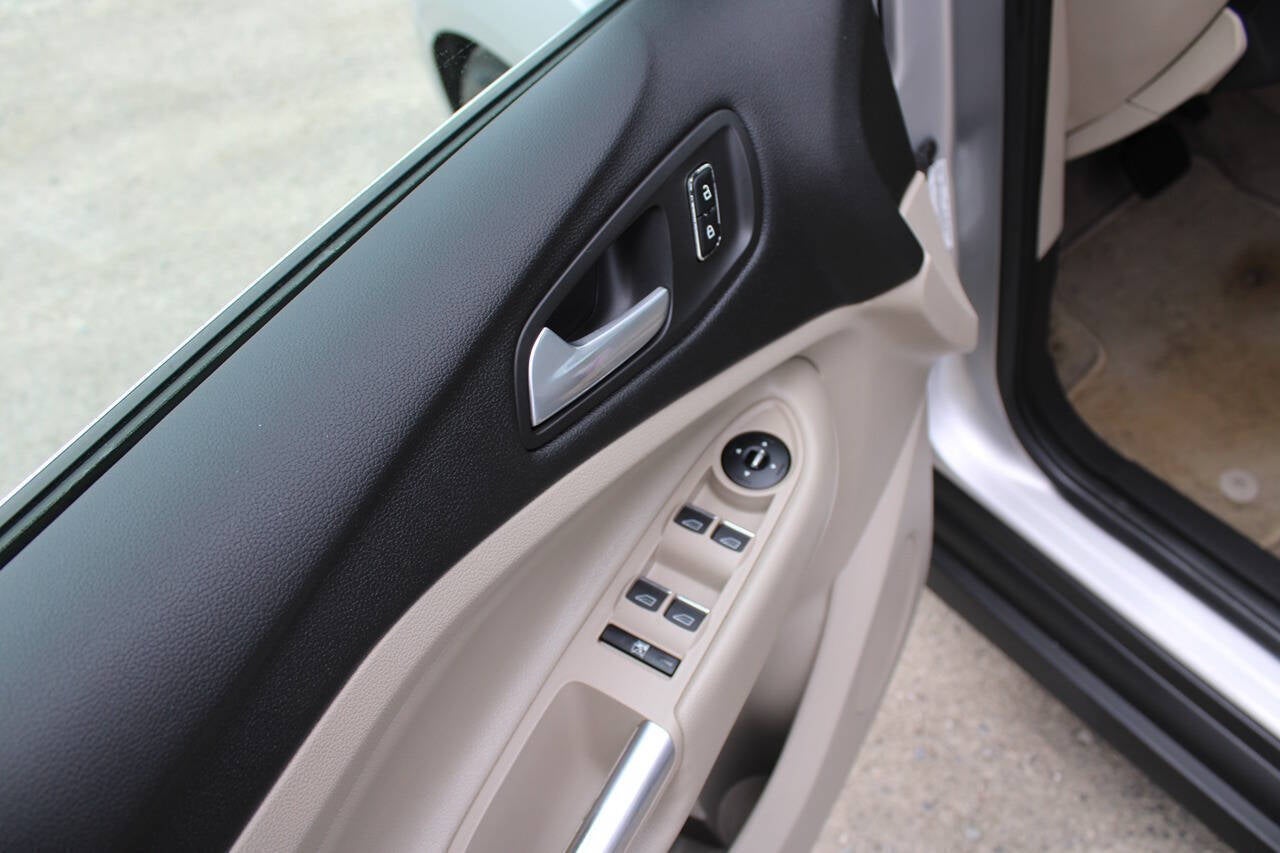 2013 Ford C-MAX Hybrid SEL 4dr Wagon