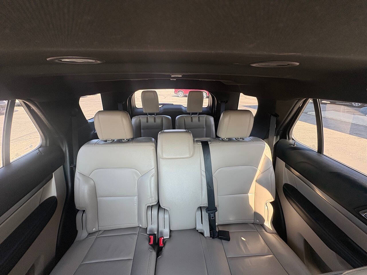 2018 Ford Explorer XLT AWD 4dr SUV