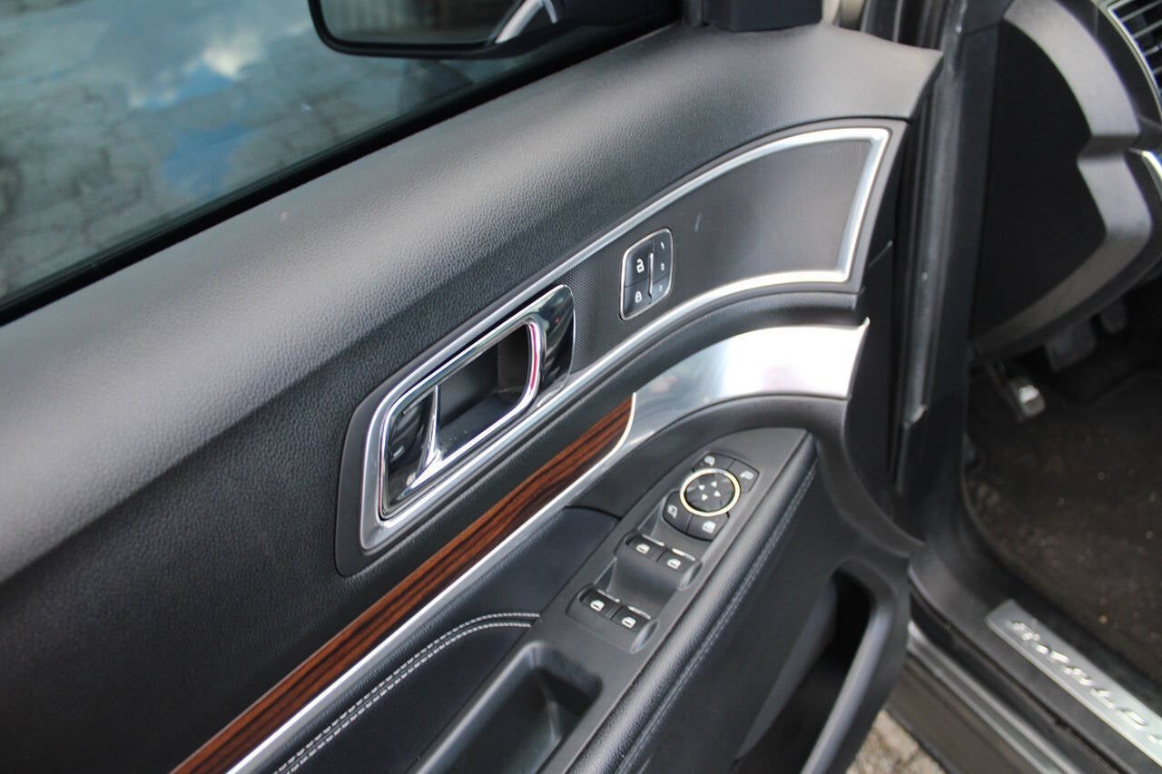 2017 Ford Explorer Limited AWD 4dr SUV