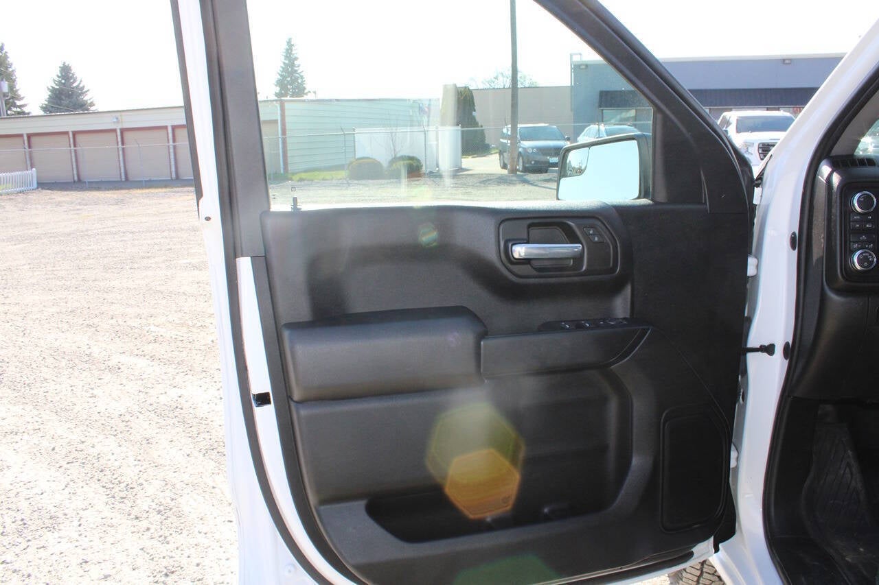 2023 GMC Sierra 1500 Pro 4x4 4dr Crew Cab 5.8 ft. SB