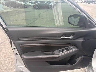 2022 Nissan Altima 2.5 SR 4dr Sedan