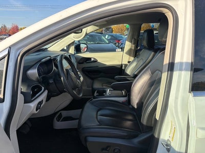 2024 Chrysler Pacifica Touring L 4dr Mini Van