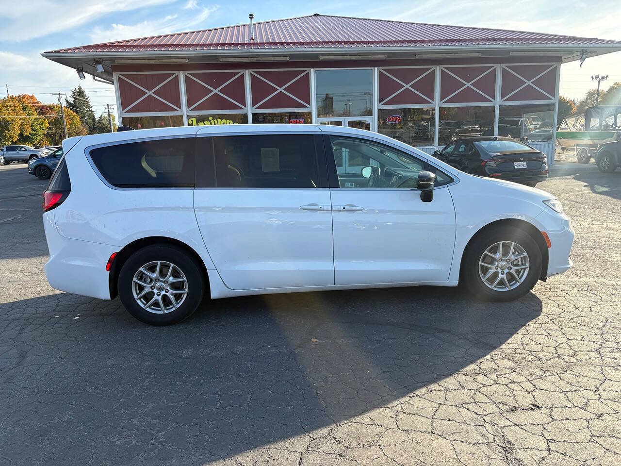 2024 Chrysler Pacifica Touring L 4dr Mini Van