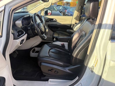 2023 Chrysler Pacifica Touring L 4dr Mini Van