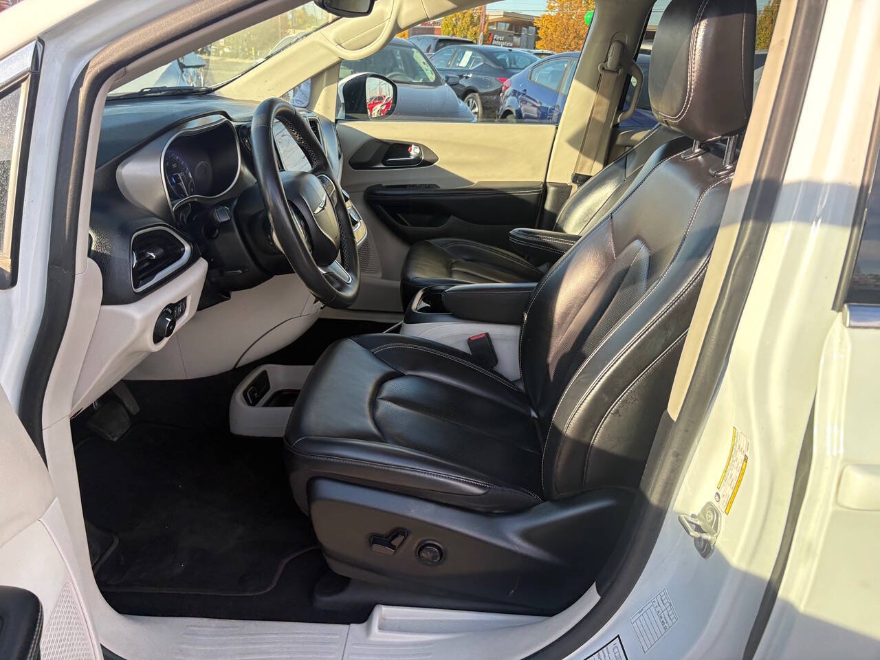 2023 Chrysler Pacifica Touring L 4dr Mini Van