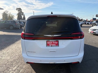 2023 Chrysler Pacifica Touring L 4dr Mini Van